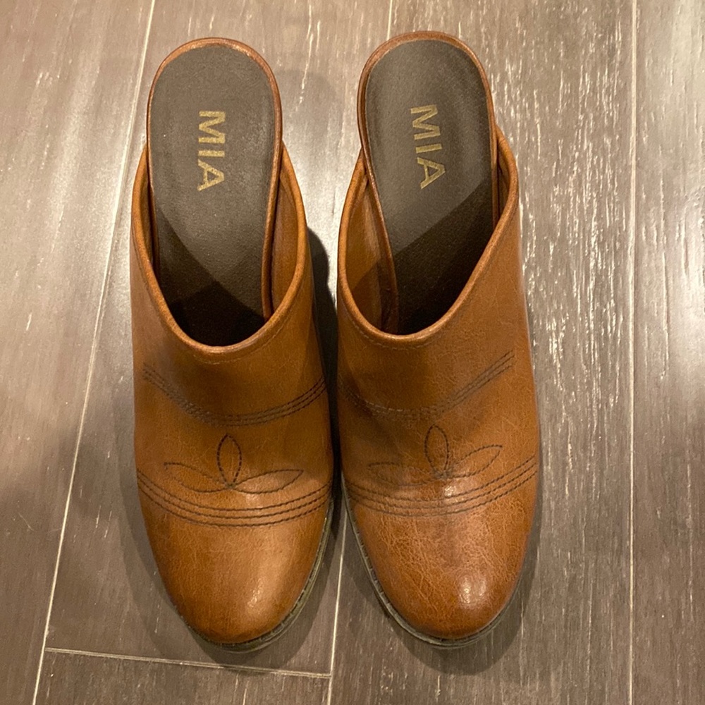 Tan heels
